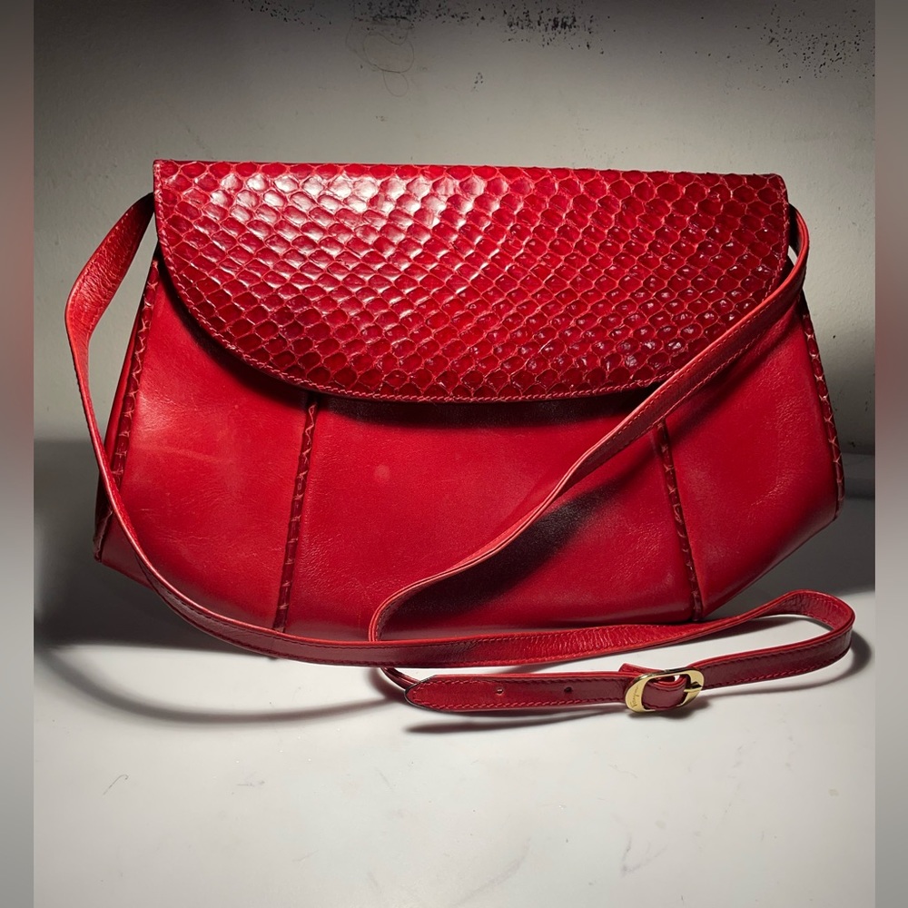 SALVATORE FERRaGAMO bag vitage leather made in Italy